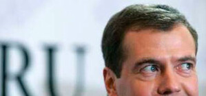 Медведев собирается смотреть в Донецке футбол 