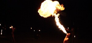 Фото: шикарное огненное шоу на Центральном пляже