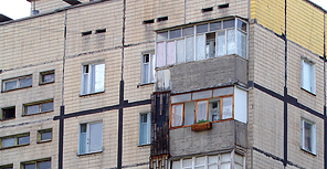 Эти балконы строили для эвакуации при пожаре. Фото: Денис Моторин