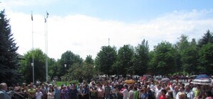 В бунтующем донецком поселке народ снова собрался на митинг