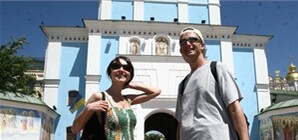 Туристы из экзотических стран на Евро: какие девушки нравятся, и почему нужно носить с собой карту