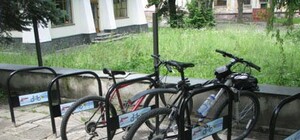 Запорожье начинает обзаводиться велостоянками