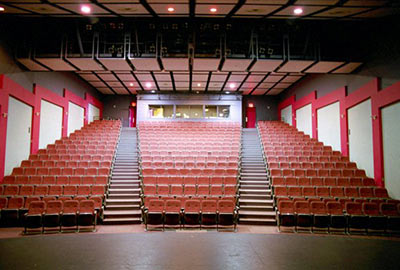 Многие театры еще ждут своих зрителей. Фото: blog.afisha.uz
