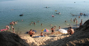 Санстанция запрещает купаться на озерах. Фото: gorod.dp.ua