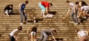 Одесситы отмыли город: прошлись зубной щеткой по тротуару и сделали укладку Утесову