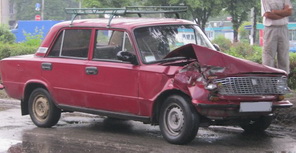У "копейки" разбит капот и поврежден двигатель. Фото: sobitie.com.ua