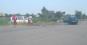 Столкнулись две машины, ГАИ ищет свидетелей. Фото: Владимир К.