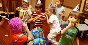 Веселимся сами и устраиваем праздник для детей. Фото: novorozhdennyj.ru