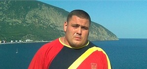 В Донбассе гопники ограбили самого сильного человека Украины