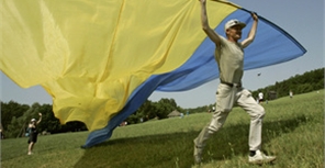 Скорее всего, флаг будет бумажным. Фото: img.com.ua