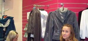 Дресс-код для учителей с треском провалился - мэр разрешил ходить в джинсах и мини-юбках