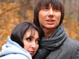 Этой осенью Дмитрий Скалозубов отыграет свадьбу. Фото с личной странички парочки в соцсетях