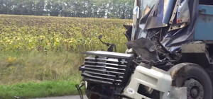 На Донецком шоссе серьезное ДТП: столкнулись две фуры