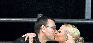 Волочкова в Ялте страстно целовалась с молодым танцором