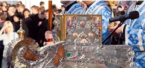 Где и когда можно помолиться Плащанице Богородицы в Донбассе