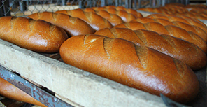 Так делают хлеб. Фото: Денис Моторин
