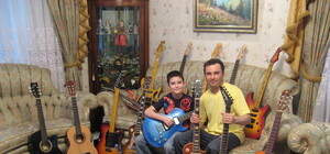 Виктор Павлик распродает коллекцию гитар