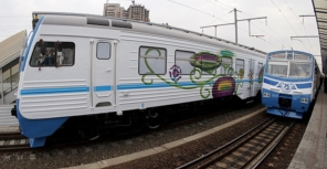 Городская электричка поменяла место остановки на Дарнице