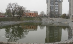 На расчищенном озере теперь только щебень. Фото: gorod.dp.ua