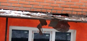 В Донецке на улице Щорса рассыпается элитная многоэтажка 