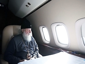 Патриарх в самолете. Фото с сайта Kp.ua.