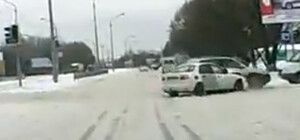 Lanos врезается в Hyundai Tucson на перекрестке: Видео ДТП