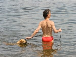 Хозяин, предупреждаю: я до вечера из воды - ни ногой! Фото с сайта gorod.dp.ua.