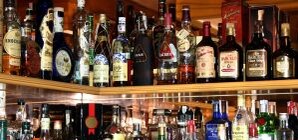 Ограбление по-лугански: парень в маске террориста  вынес из магазина грузинский коньяк