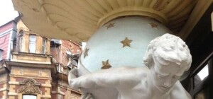 Знаменитые одесские атланты покрылись трещинами