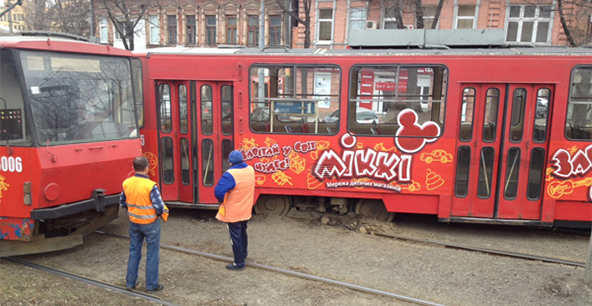 Трамвай сошел с рельс. Фото: "Наш район"