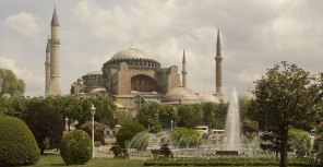 Сейчас в Стамбул (ранее – Константинополь) съезжаются паломники со всего мира. Фото: liveinternet.ru