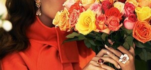 Поздравления девушке на 8 марта: цветы, золото и секс