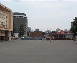 Городские власти обещают преобразить Тетральную площадь. Фото с сайта ric.ua.