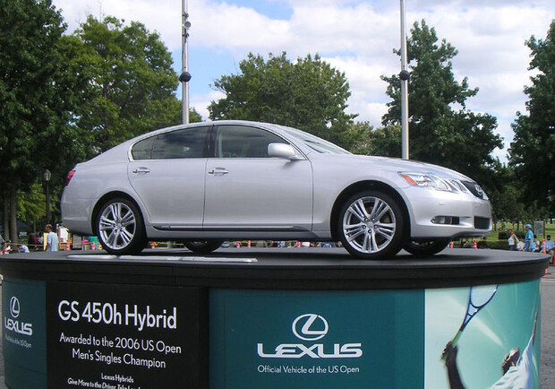 Автомобиль Lexus GS. Фото с сайта "Википедия".