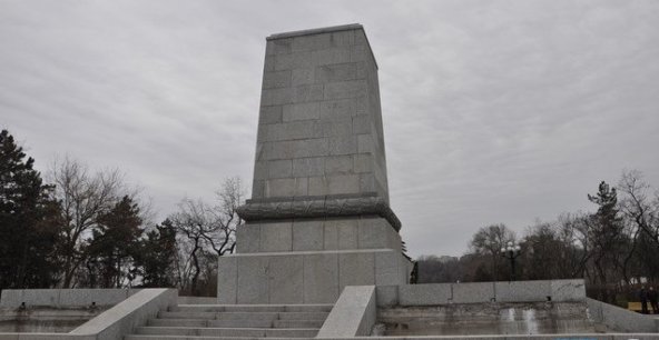 Памятник вернут ко Дню рождения Шевченко. Фото: 34.ua