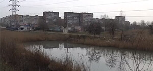 Озеро на левом берегу загадили химией и фекалиями