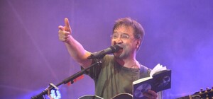 Куда сходить в мае: в Донецк приедет МХАТ, фейерверки и Шевчук