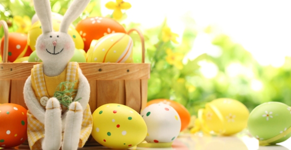 Процесс украшения яиц принесет огромное удовольствие и настроит на праздничную волну. Фото: lifehacker.ru