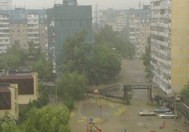 Новость - События - В Днепропетровске сильный дождь с градом и грозой