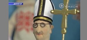 Миниатюрный Папа Римский и Роксолана прописались в квартире мастерицы из Донецка