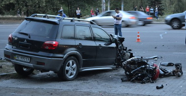 На Набережной разбился мотоциклист. Фото: ЗОВ