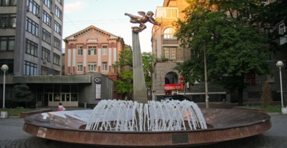 Днепропетровск уже давно завоевал статус города фонтанов. Фото: Надежда Гайворонская
