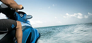 ЧП в Запорожье – на Днепре перевернулся скутер с двумя людьми