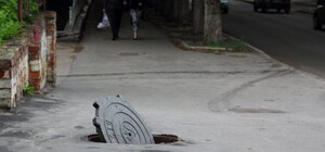Власти пообещали закрыть все люки в Днепропетровске к осени