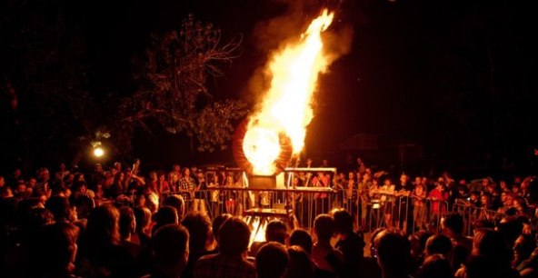 В разгар вечера сожгут гигантского Фаермена. Фото: vk.com/fireman_openair