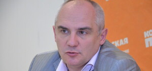 Рассказывает чиновник: вода на Святошино появится к сентябрю