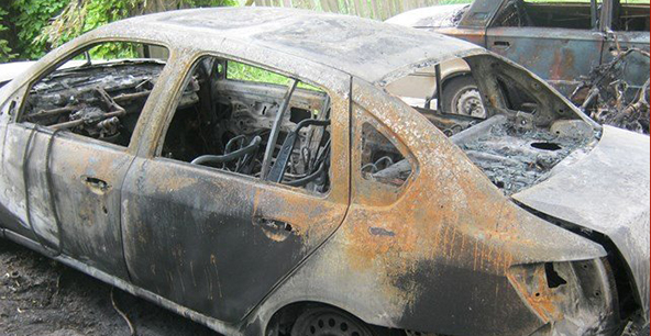 Сгорели три авто. Фото: mycity.ua