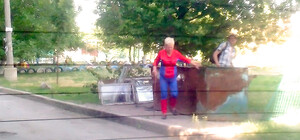 В Донецке объявилась бабушка Человека-паука