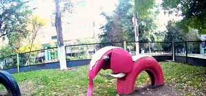 Детская площадка на Юбилейном:  розовый слон, жираф и гигантская улитка