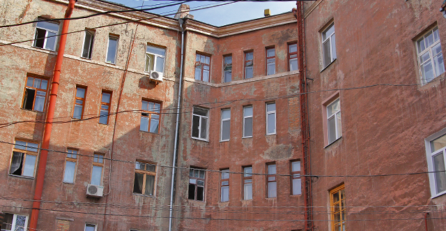 Мошенники собирали деньги на ремонт домов. Фото: Денис Моторин